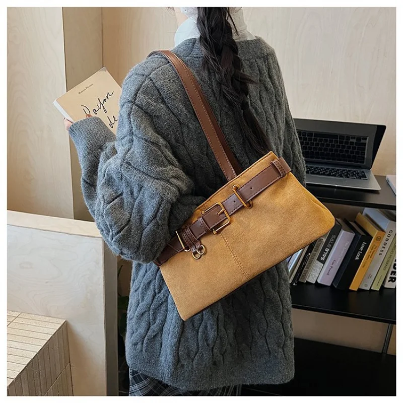 

Stylish Ladies Hand Bag Boasting Popular Elegant Color And Paris Classic Vibe Made Of Premium Anti-Scratch Leather​