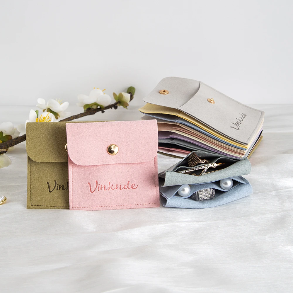 

Luxury 8x8cm Velvet Jewelry Pouch Customizable Bridesmaid Wedding Favors Snap Closure Inner Divider Pocket Ring Storage Packag