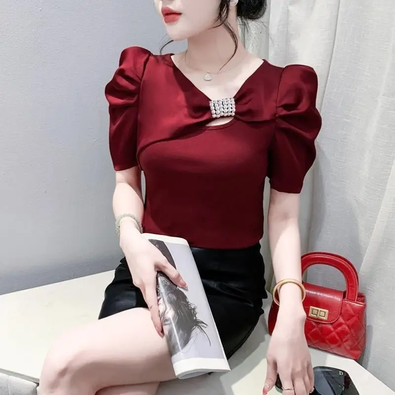 Camiseta Feminina Slim Fit com Decote em V para o Verão 2024, Manga Curta com Laço Borboleta, Estilo Elegante e Moderno