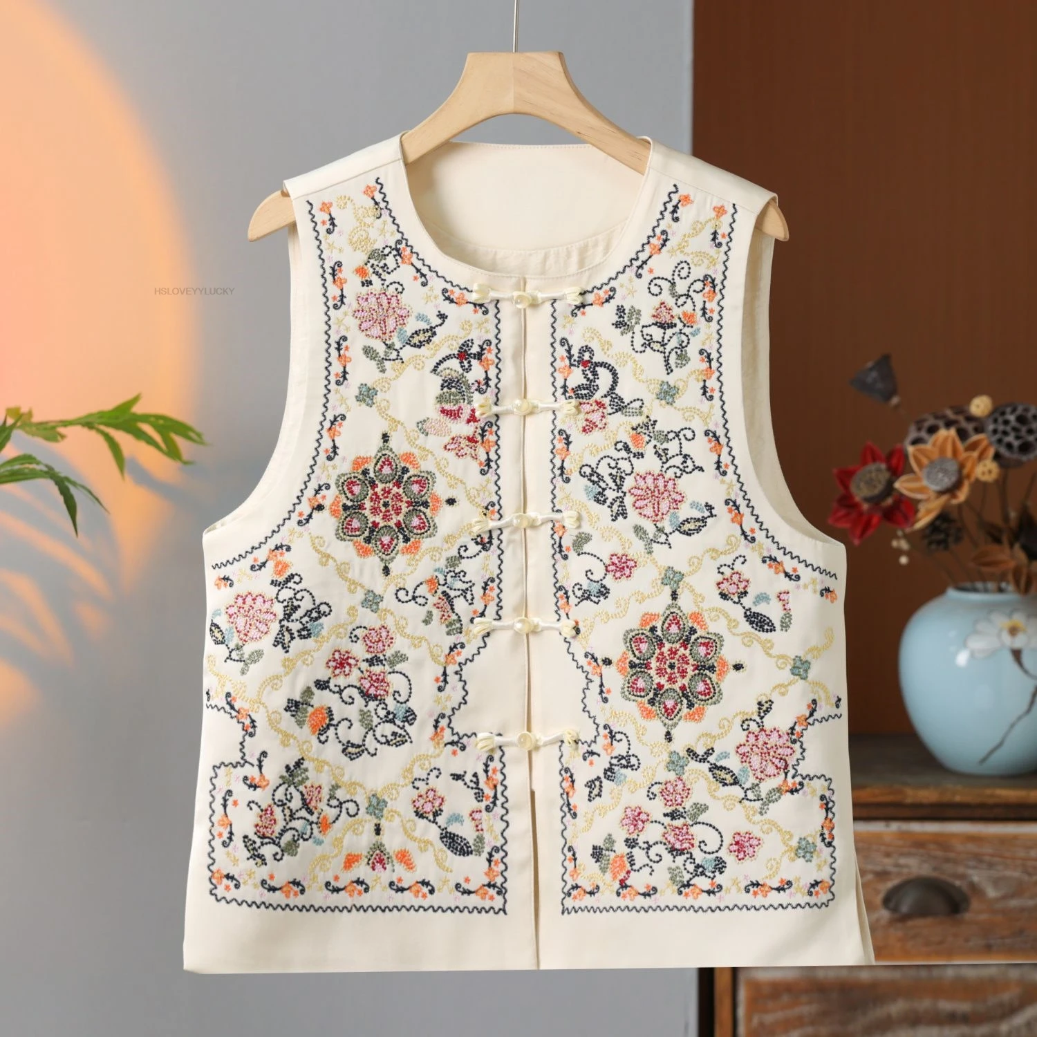 

Retro Style Mandarin Collar Chinese Embroidery Vest Women Jacquard Traditional Chinese Jacket Improved Tang Suit Top Outerwear