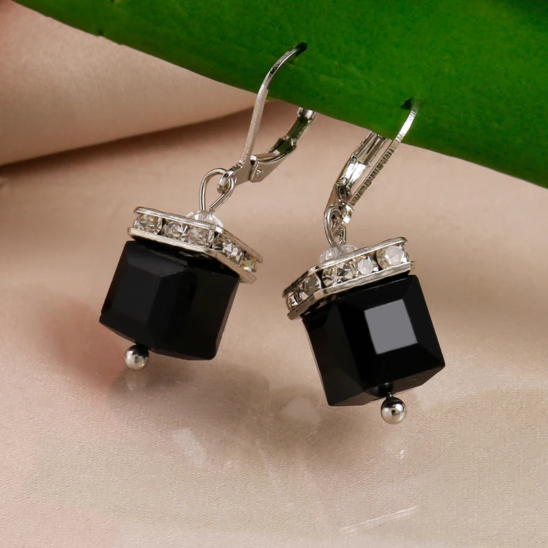 

Luxury And Minimalist Temperament, Square Black Gemstone Earrings With Silver Border And Diamond Ladies' Earrings