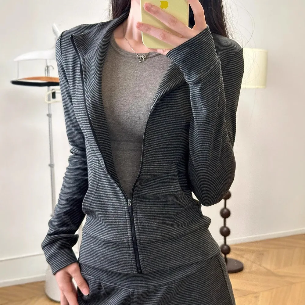 

Women's Sports Set 2025 Autumn New Thin Striped Sweatshirt Set Slim Fit Long Sleeve Top & Jacket Style Outfit
