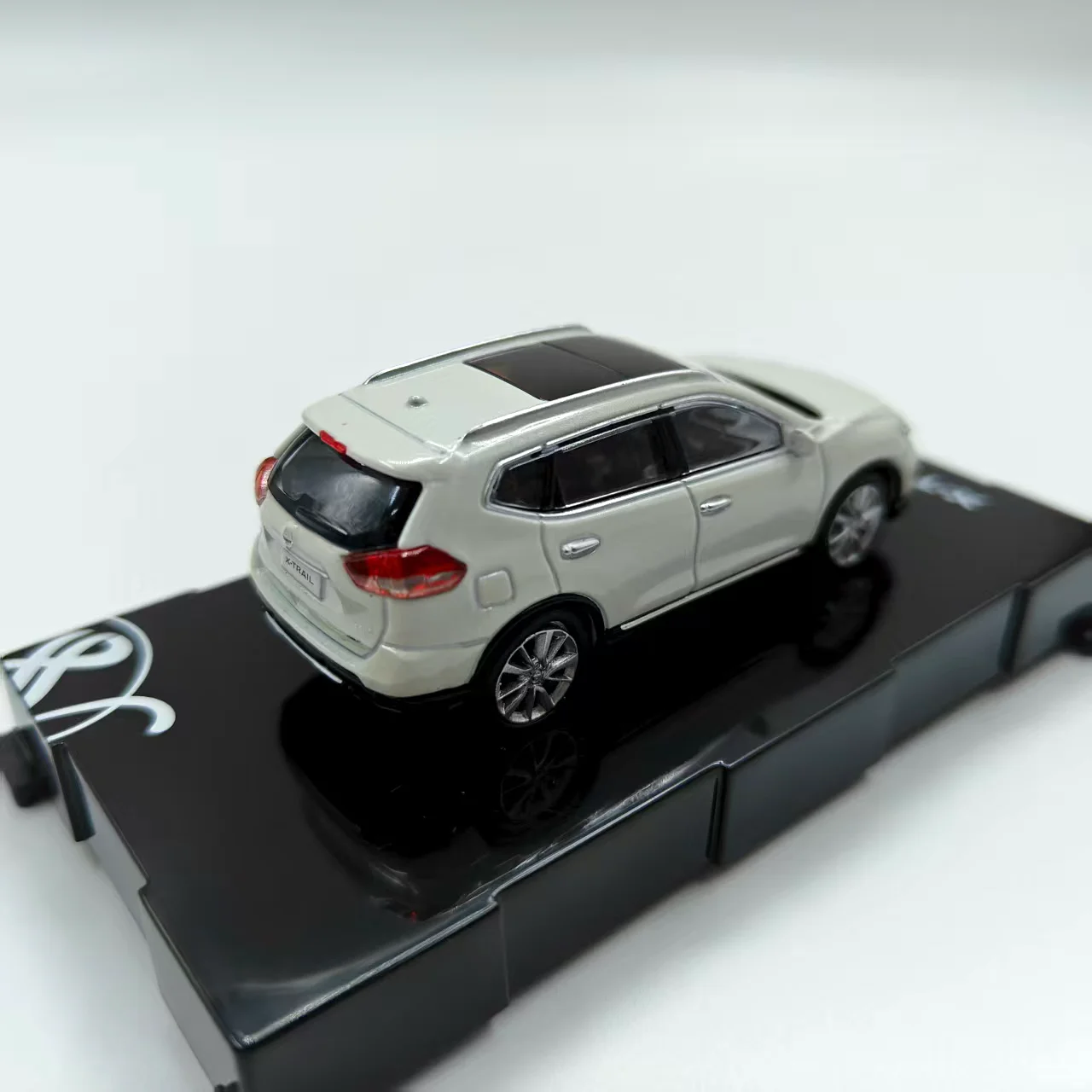 دييكاست 1:64 مقياس X-trail 2018 سبيكة سيارة نموذج تحصيل لعبة هدية تذكارية عرض حلية