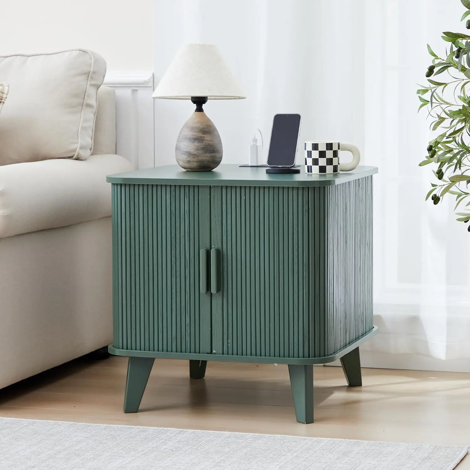 

Прикроватная тумба 24 дюйма с зарядной станцией, зеленая, в стиле середины века, современный приставной столик с рифленой раздвижной дверцей, уникальный, на заказ