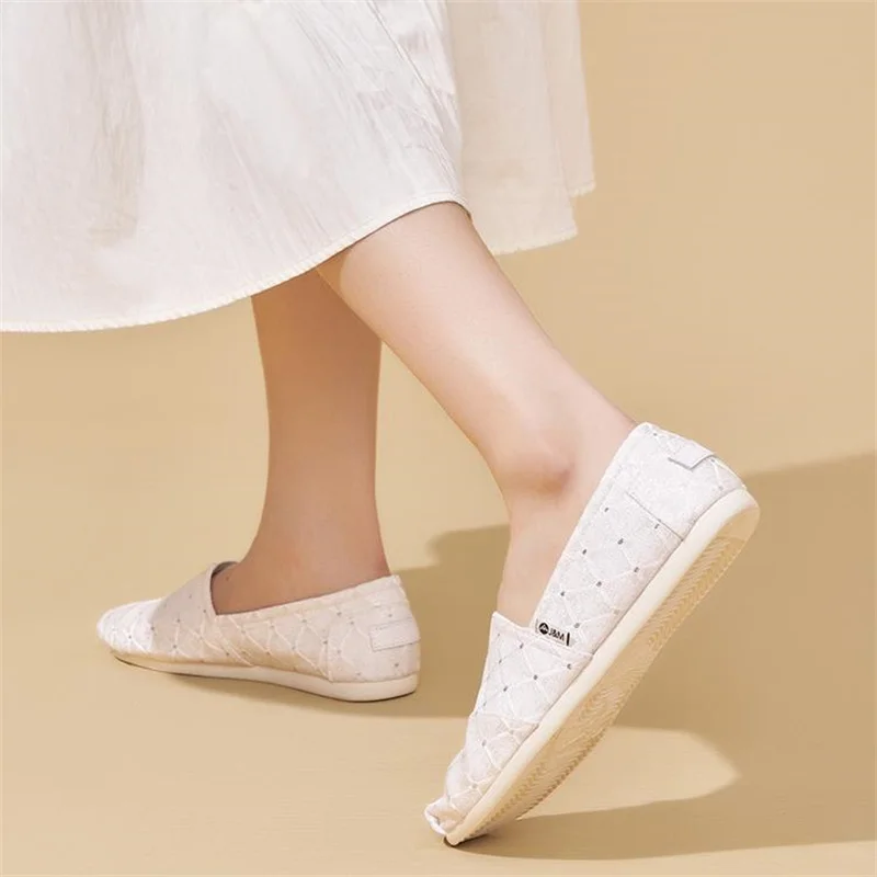 J&M Lady Flats 2025 Fashion Women Loafers Summer Cloth Shoes Rubber Soft Sole Slip-On Casual Shoes White Sneaker