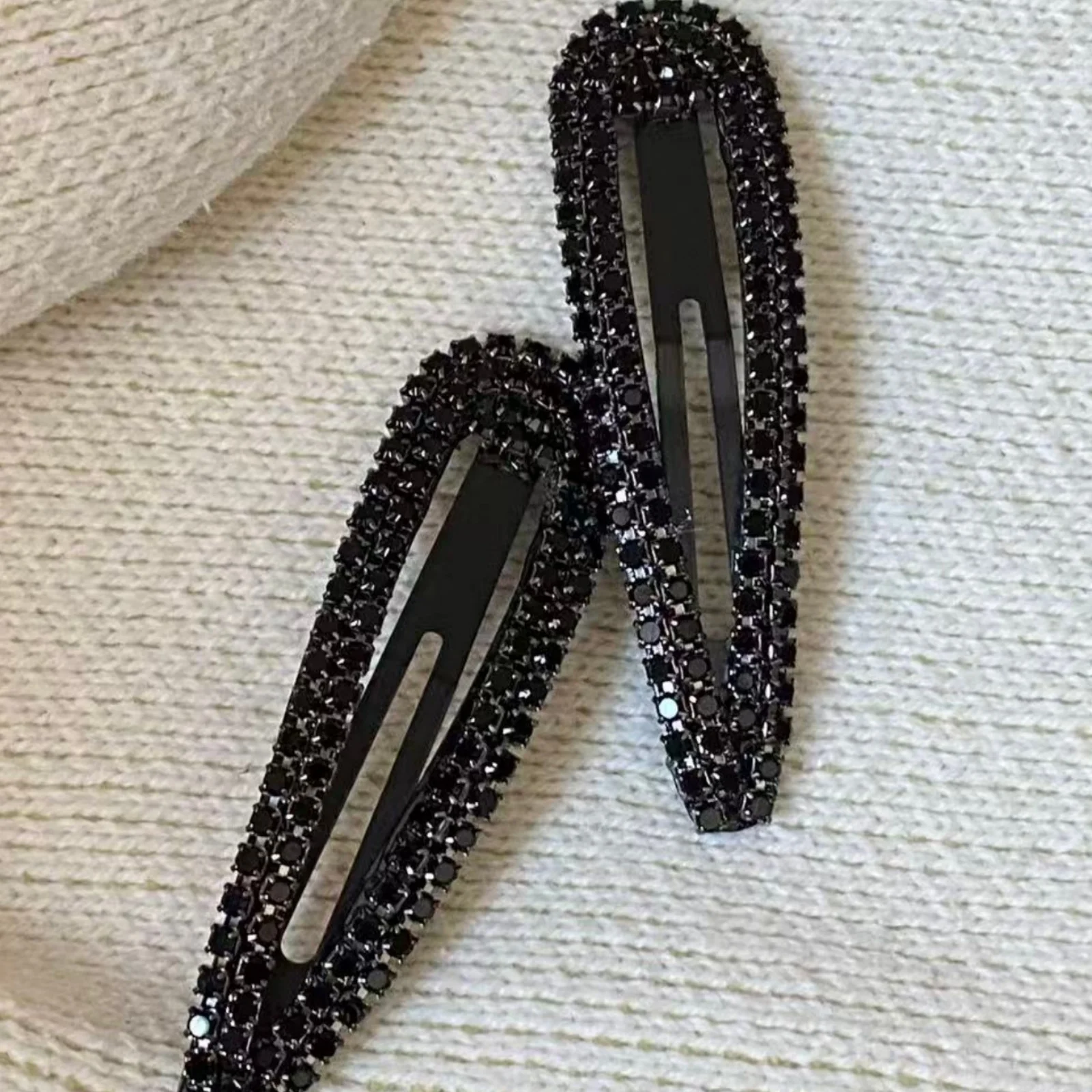 กิ๊บติดผมประดับคริสตัลสีดำ 2 ชิ้น, กิ๊บติดผมคริสตัลระยิบระยับ, เครื่องประดับผมสำหรับผู้หญิง, กิ๊บติดผมแบบมีประกายทันสมัยสำหรับงานปาร์ตี้และใช้ในชีวิตประจำวัน