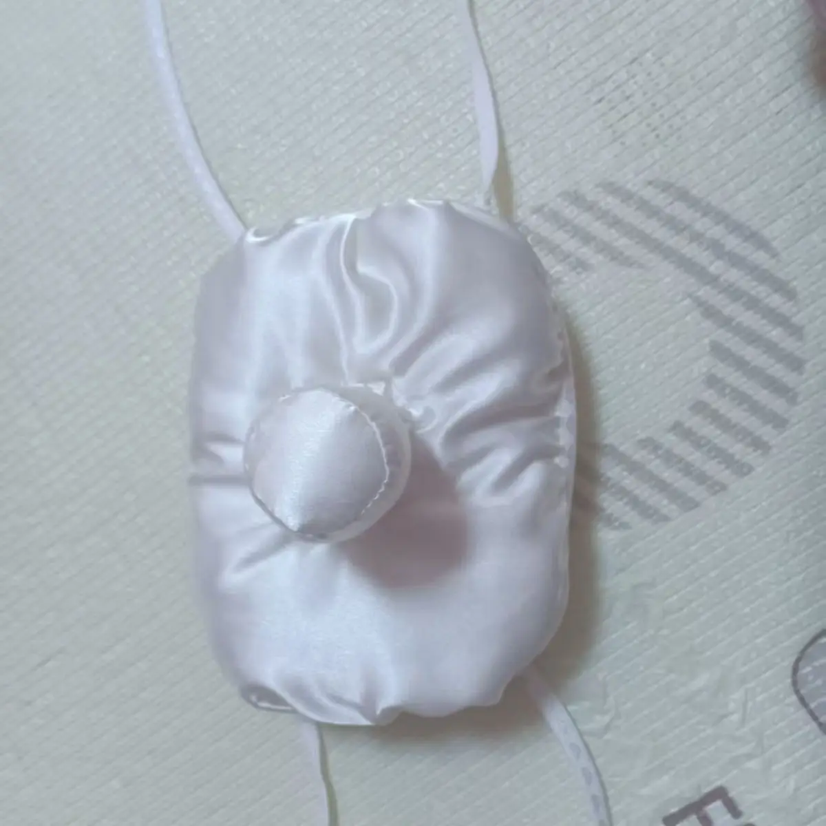 

Белая шелковистая маска для рта ручной работы, сексуальные игрушки