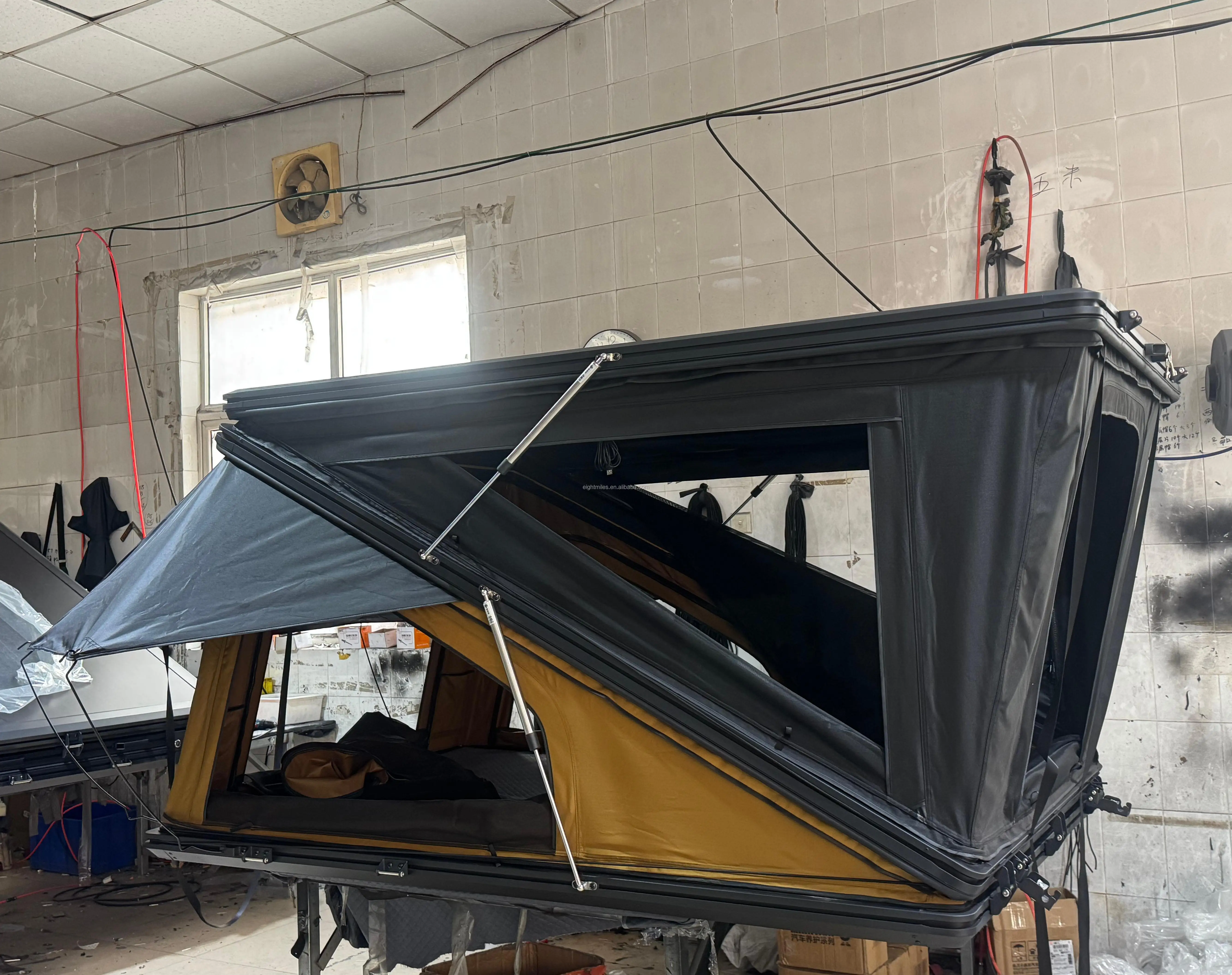 Factory price ultra-thin roof top tent light weight car roof tent 4 person aluminum camping hard shell rooftop tent for car
