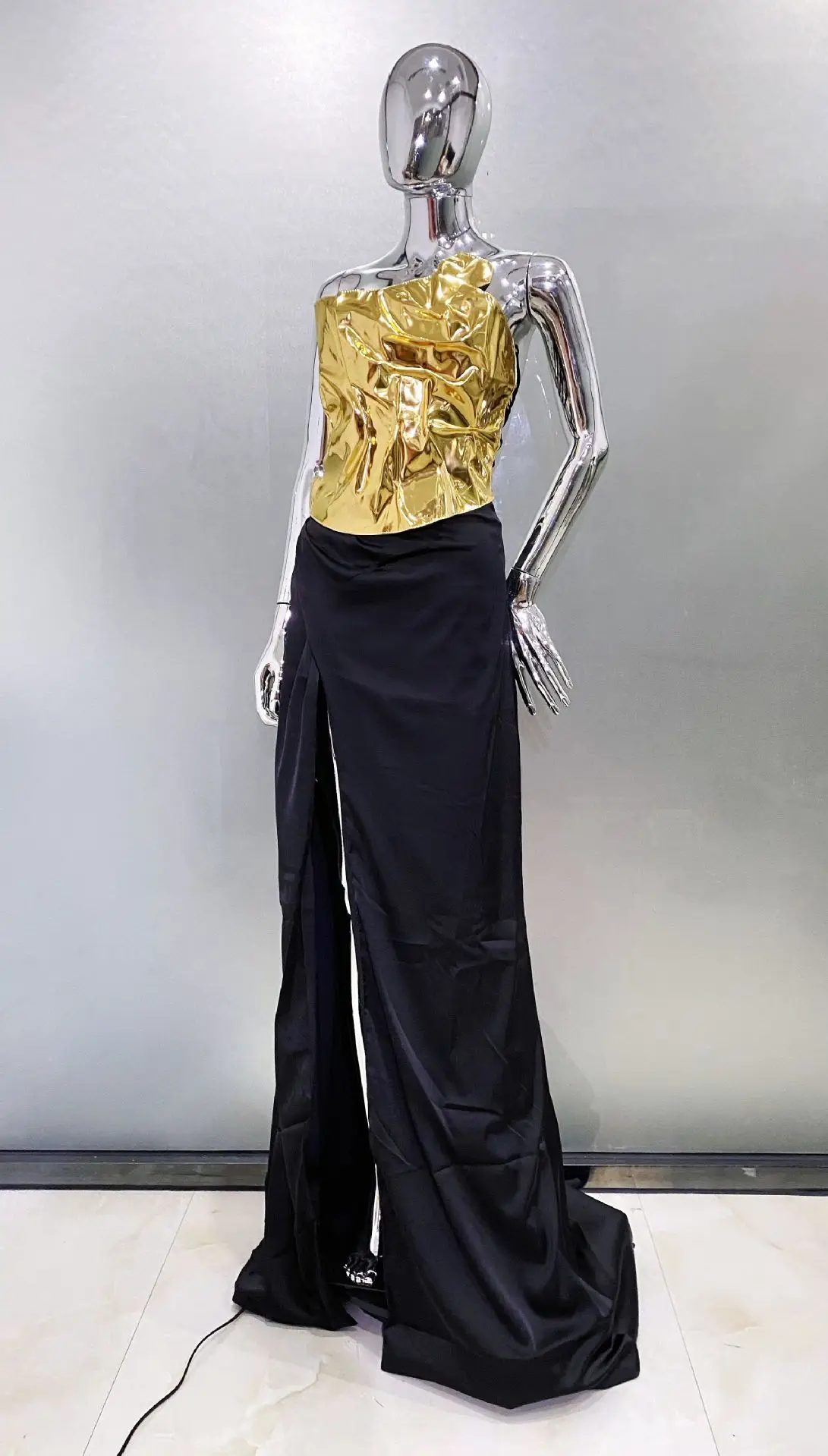 Abiti da festa sexy senza spalline in raso con spacco alto per le donne Lusso 2025 Estate Nuovo Patwork Celebrity Club Wear Abito da sera