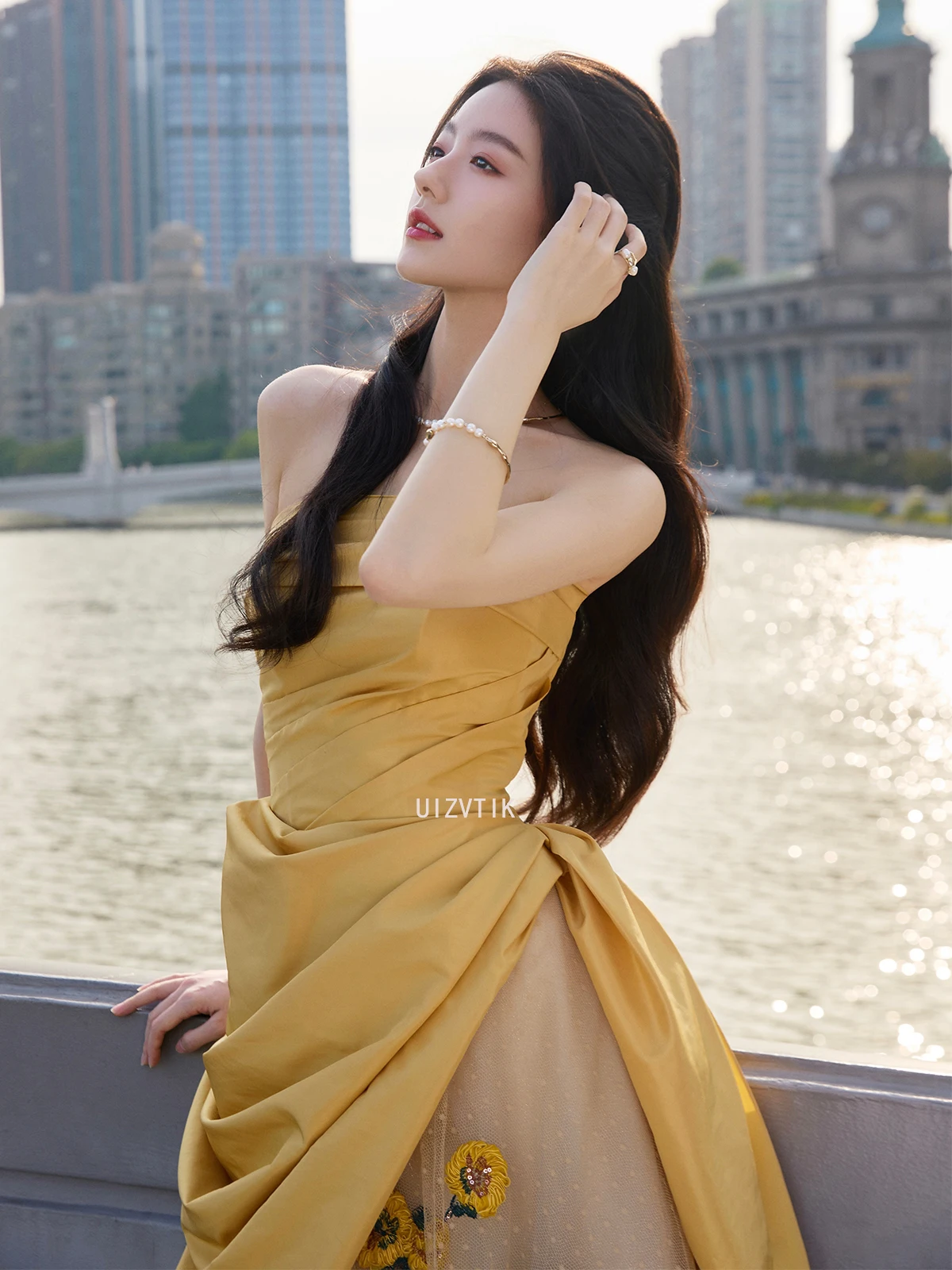 فساتين حفلة موسيقية فاخرة باللون الأصفر بدون حمالات على شكل حرف A فساتين رسمية لحفلات الزفاف والسهرات بطول الأرض مناسبة رسمية