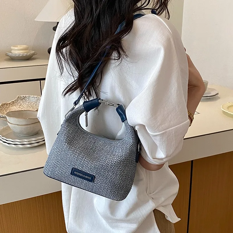 トレンドのレターロゴ入りおむつバッグ、女性用クロスボディハンドバッグ、高級デザイナーによるパリオリジナルレトロスクエアサッチェル