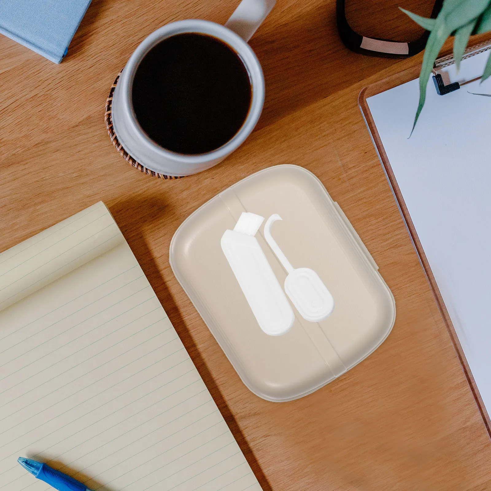 

Small Retainer Case Portable Breathable Denture Storage Box Wear-Resistant Travel Holder for Orthodontic Aligners Compact