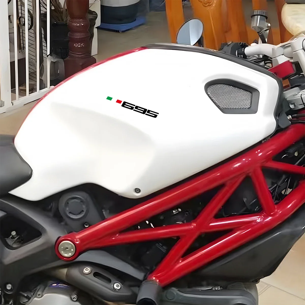 

Пара светоотражающих наклеек для мотоциклов, декоративные виниловые наклейки на топливный бак и крылья, аксессуары для Ducati Monster