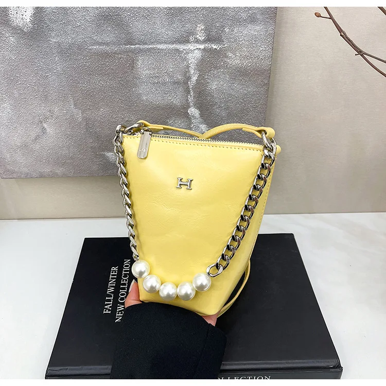 

​​2025 Spring Large Bucket Bag Minimalist Underarm Shoulder Purse Spacious Crossbody Bag with Chain Strap Stylish Womens Tote​