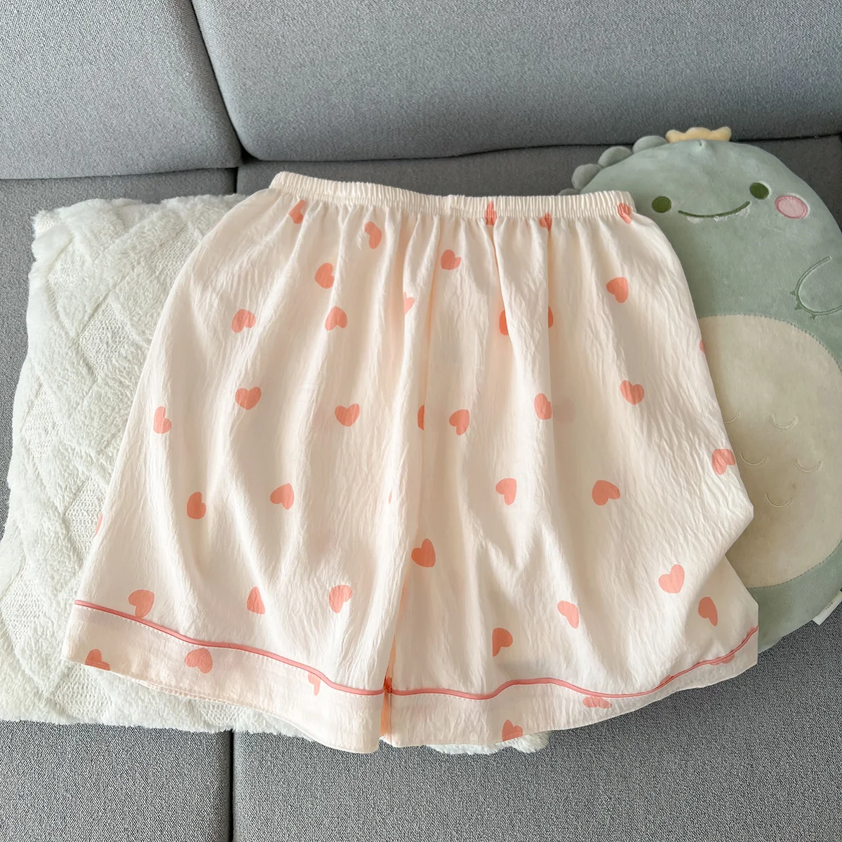 Women's Summer Thin Pajamas with Heart-Shaped Pattern, Short-Sleeved Shorts, Sweet and Cute, Can Be Worn Outside in Summer, Two-Piece Home Wear Set view 4