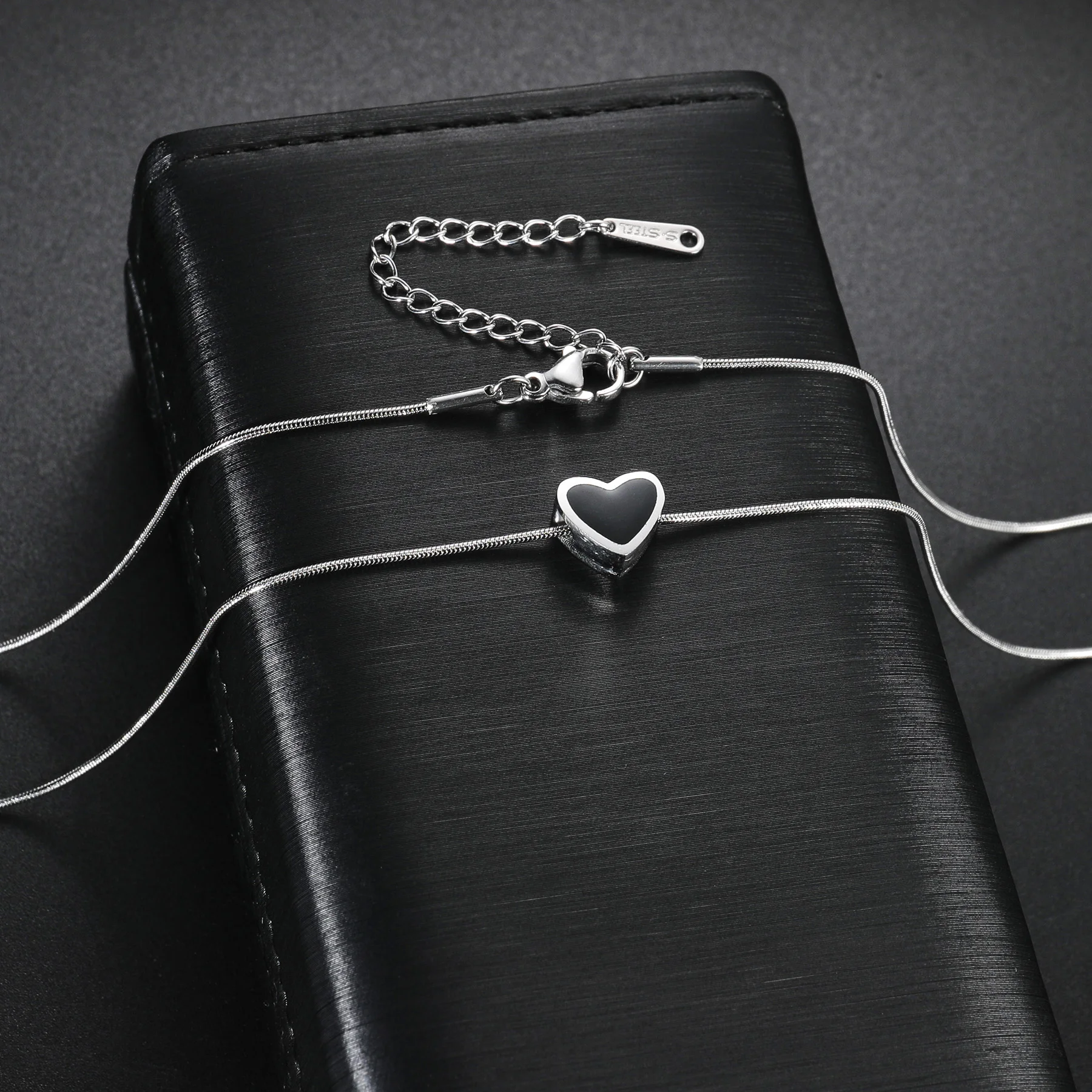Love Heart Pendant Necklace for Women Trend Aesthetic Front Red Back Black Color Chain Collar Choker Party Jewelry Birthday Gift
