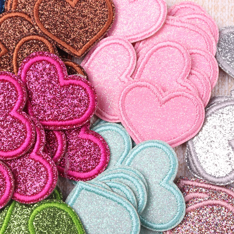 10 Stück Großhandel Neue Glitzer-Herz-Aufnäher, bestickte Aufbügelpatches für Kleidung, bunte Glitzer-Herz-Patches für Kleidung