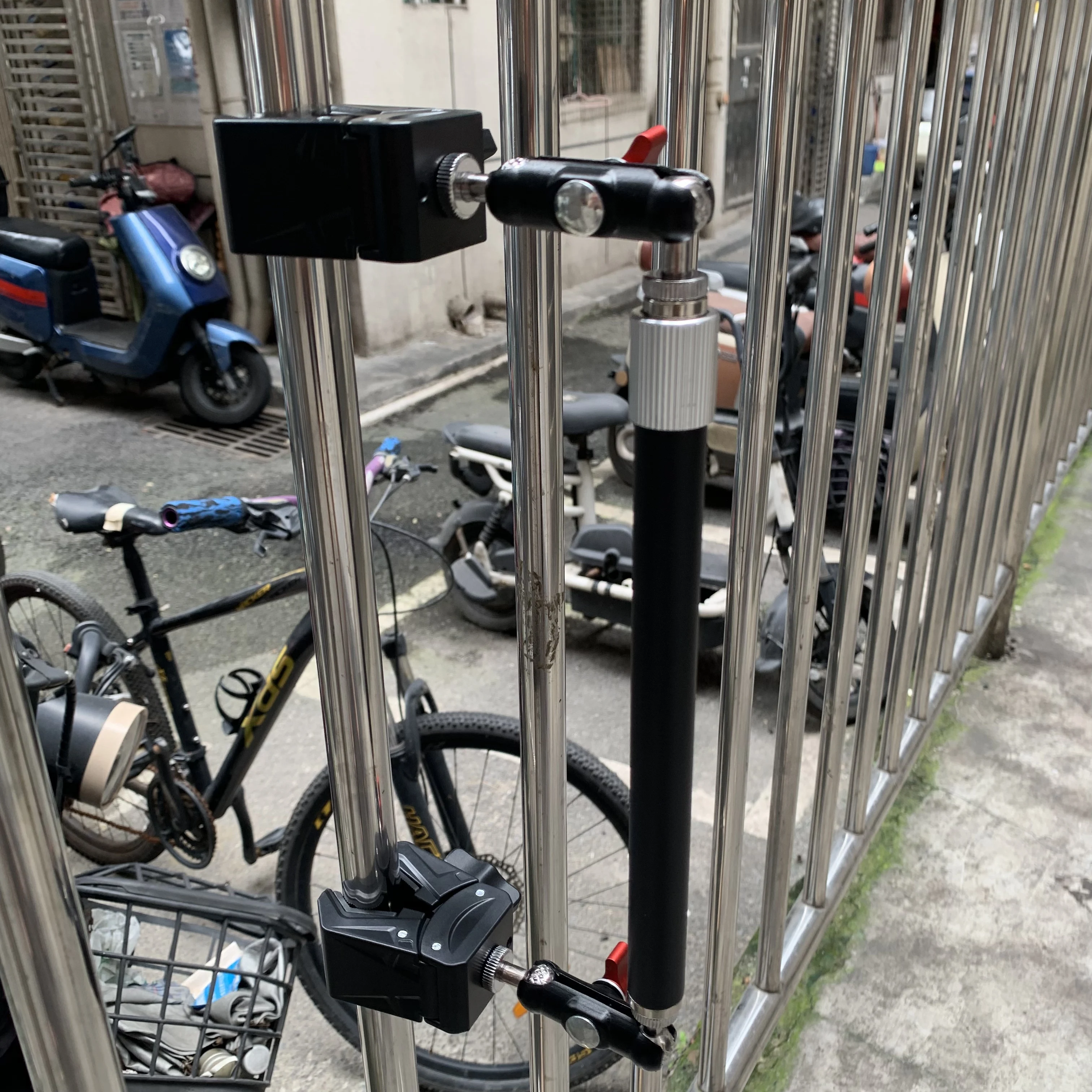360° Rotatable Mechanical Metal Pea Clip with Extendable Rod Round Tube Fixation Clamp Bracket for Adjustable Support Systems - view 4
