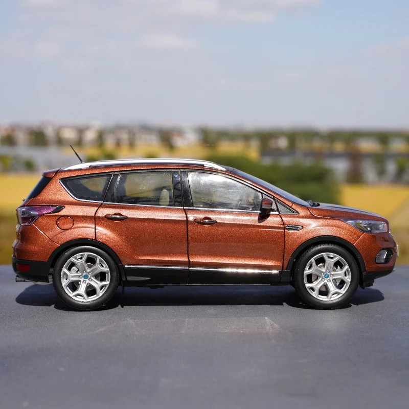 1:18 FORD KUGA 2017 Version Diecast SUV Scale Car Model Original Factory Authentic For Boy Birthday Gift Collection