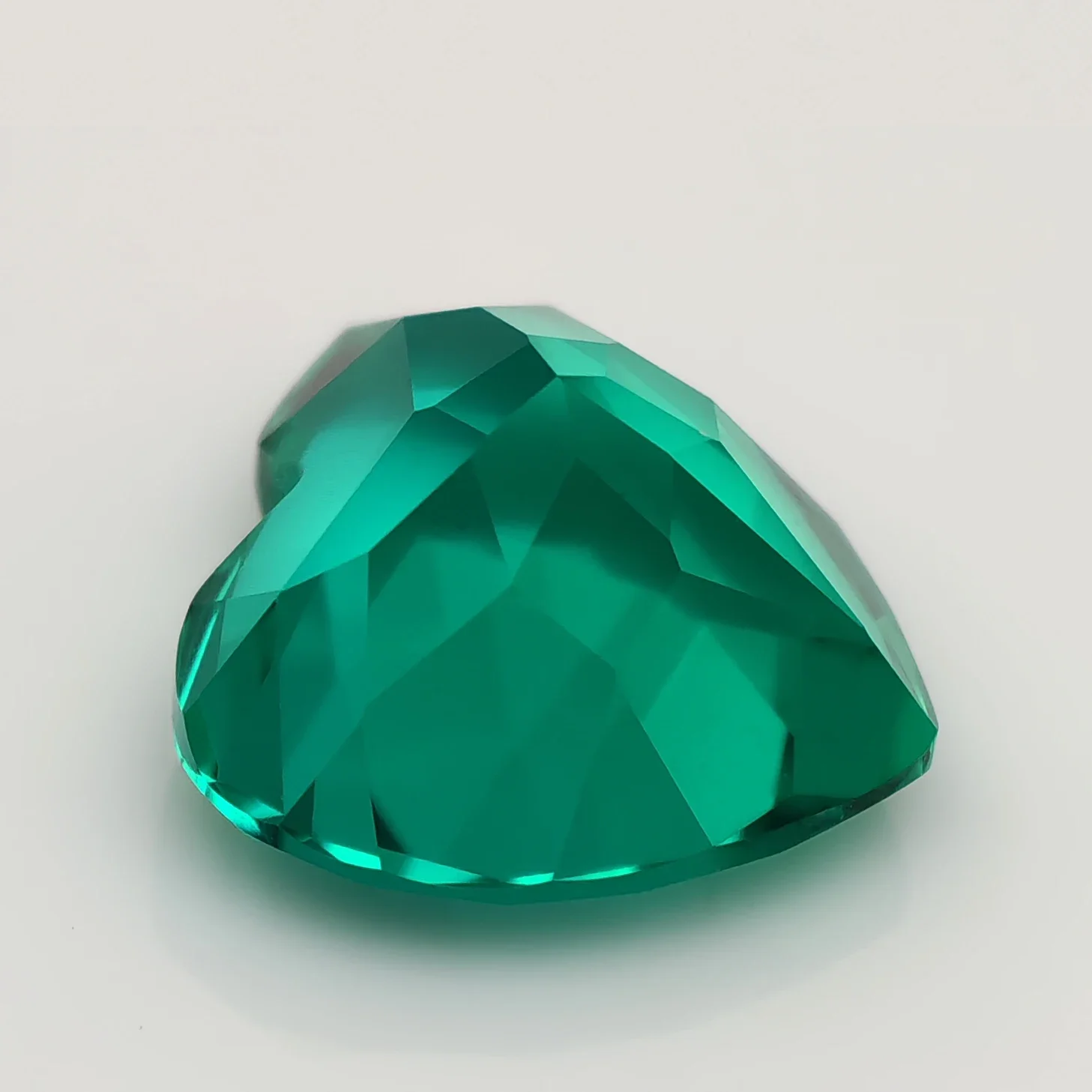 

Top Lab Grown Columbia Emerald Stones Heart Cut Hydrothermal Emerald Gemstones With AGL Certificate For Jewelry Making
