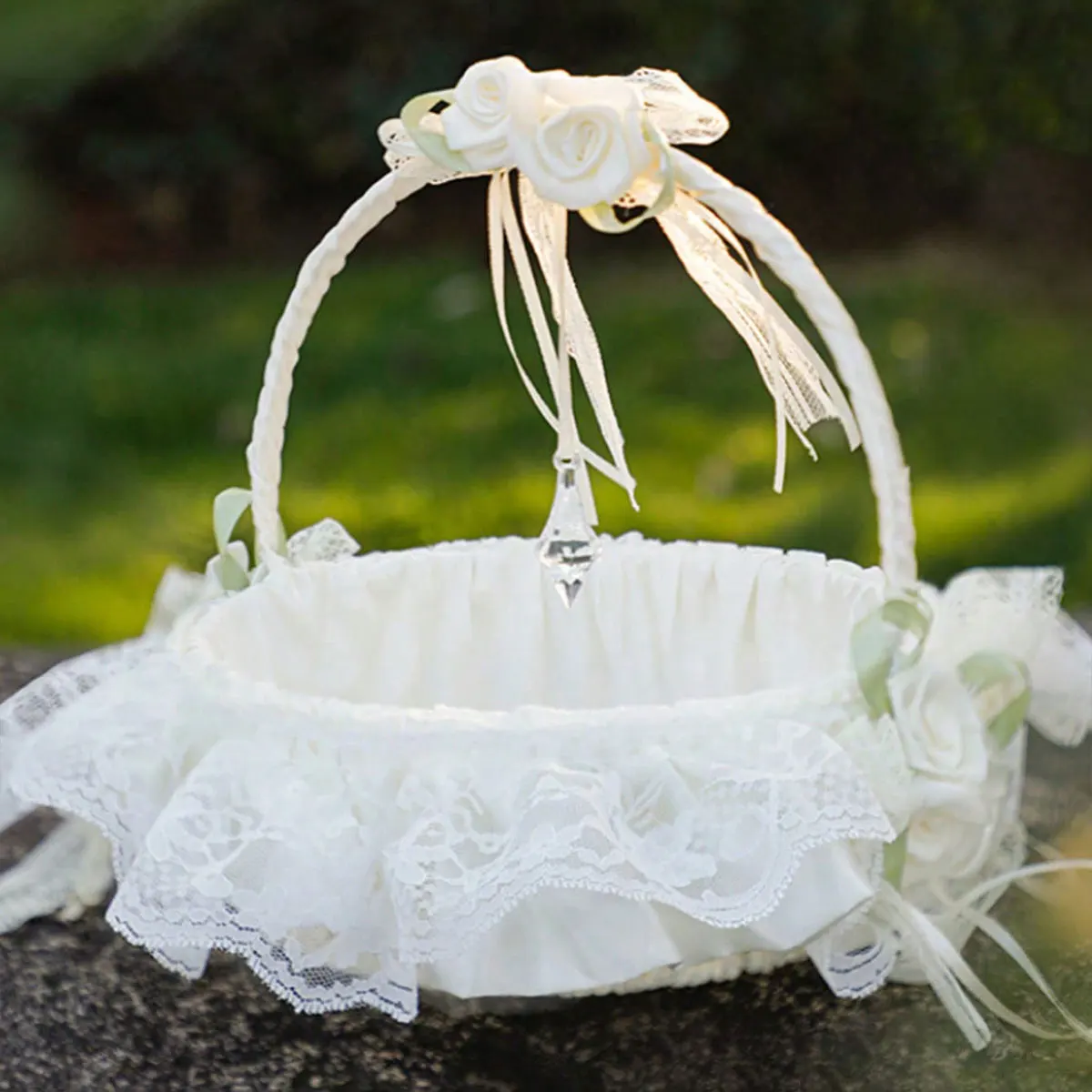 cesta-de-florista-cor-marfim-para-casamentos-decorada-com-renda-flores-de-cetim-e-cristais-artificiais-cesta-grande-de-flores-para-casamento-adequada-para-floristas-com-alca-giratoria-cesta-de-petalas-doce-e-romantica-cesta-de-flores-de-noiva-com-laco-de-renda-adequada-para-floristas-e-damas-de-honra