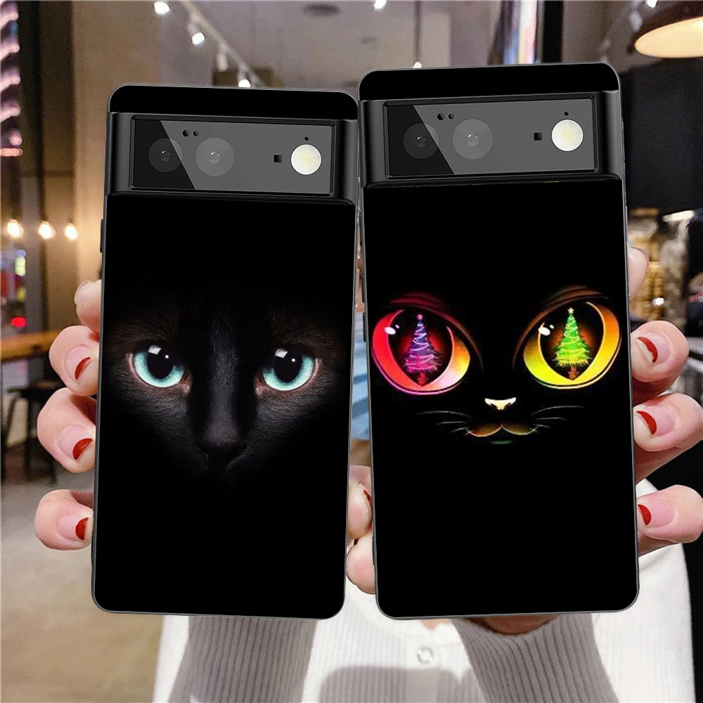 Black Cat Staring E…