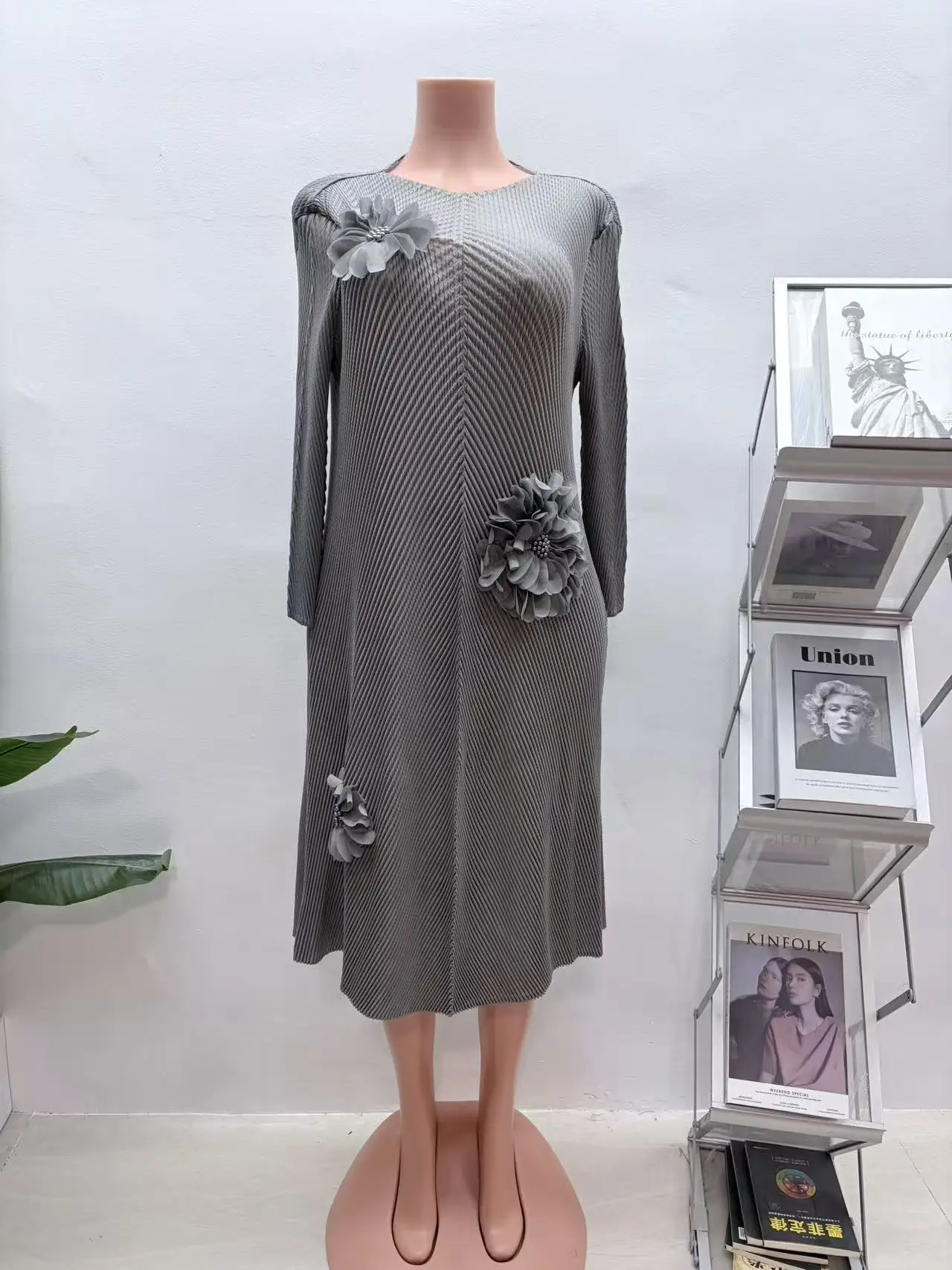 Miyake Design Sense 2025 Autumn Winter New Fish Scale Pleated Thin Pleated Dress Fashion Temperament Versatile Long Dress Women