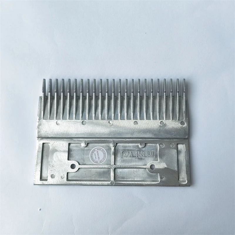 Escalator Comb GAA453BM6 Aluminum Comb XAA453BM6 XAA453CD6 L198mm W139.2mm