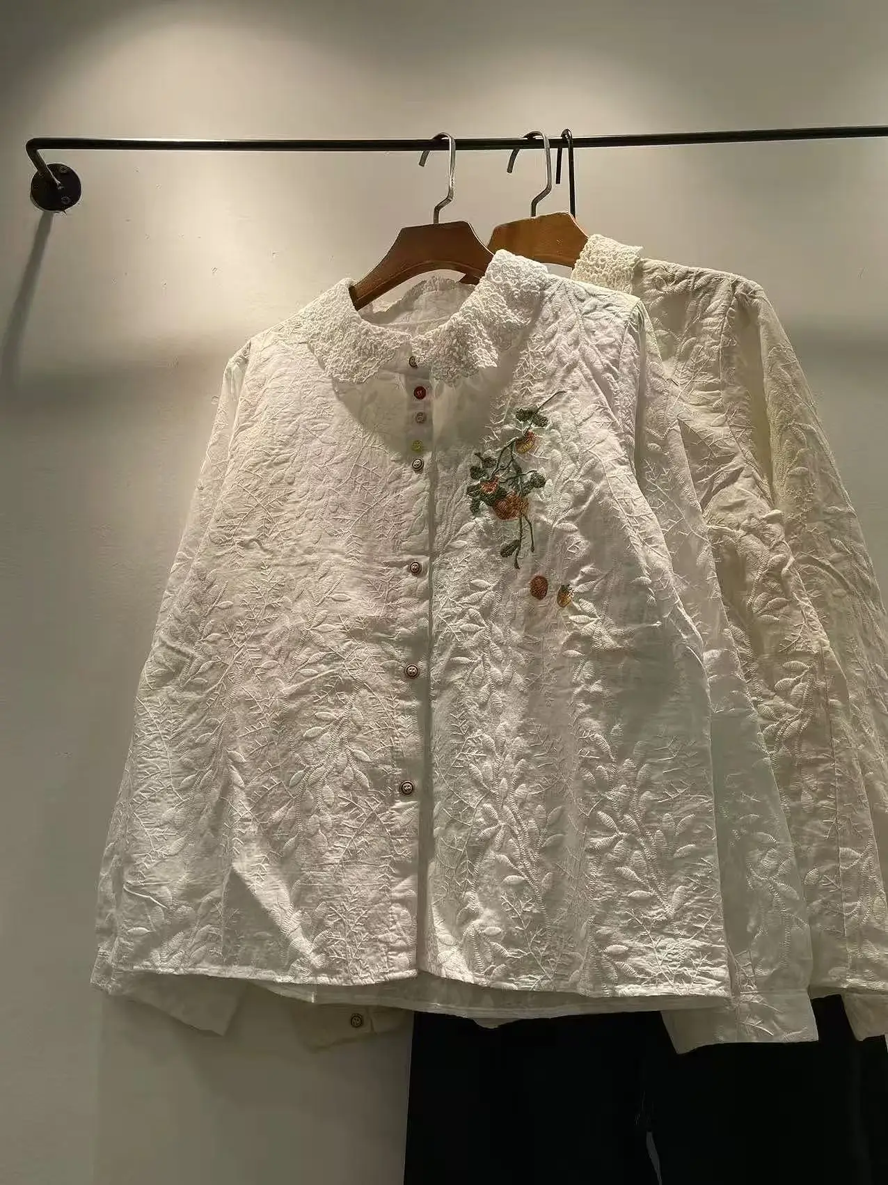 2026 Youth Women's Blouses Pure Cotton Peter Pan Collar Lace Flower Embroider Beige Shirts Boho Long Sleeve Blouses
