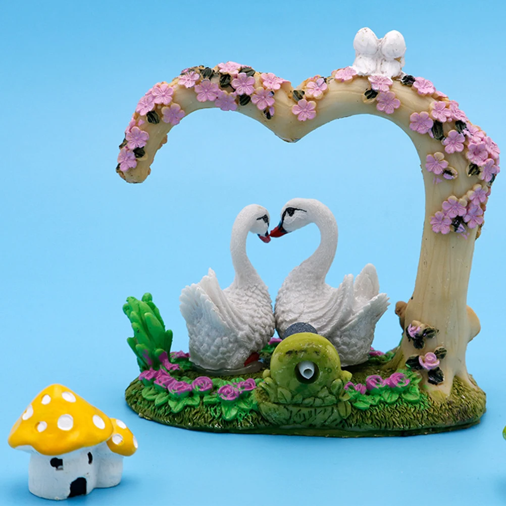 

Heart Swan Resin Ornament Fine Craftsmanship Smooth Surface Cute Desktop Decor for Home Aquarium Fish Tank Decoration Gift