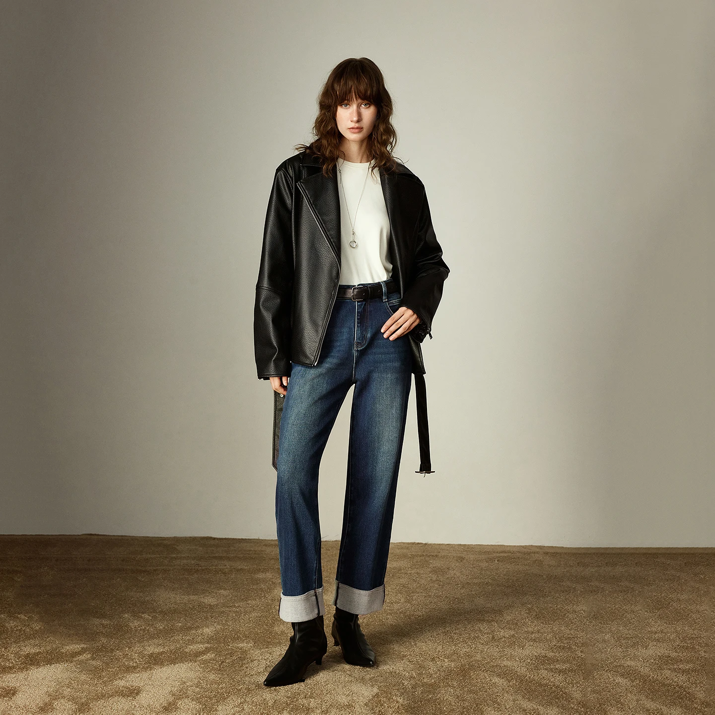 TOYOUTH سراويل البيض النسائية 2025 شتاء جديد مكبل الكاحل ليكرا مطاطا نحى اقتصاص بنطلون