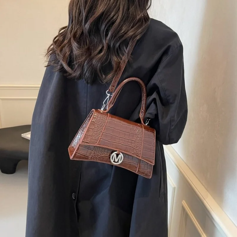 

Luxury Brand Hand Bags For Ladies, Genuine Leather With Elegant Stitching, Compact Yet Practical, Great For Gift Giving