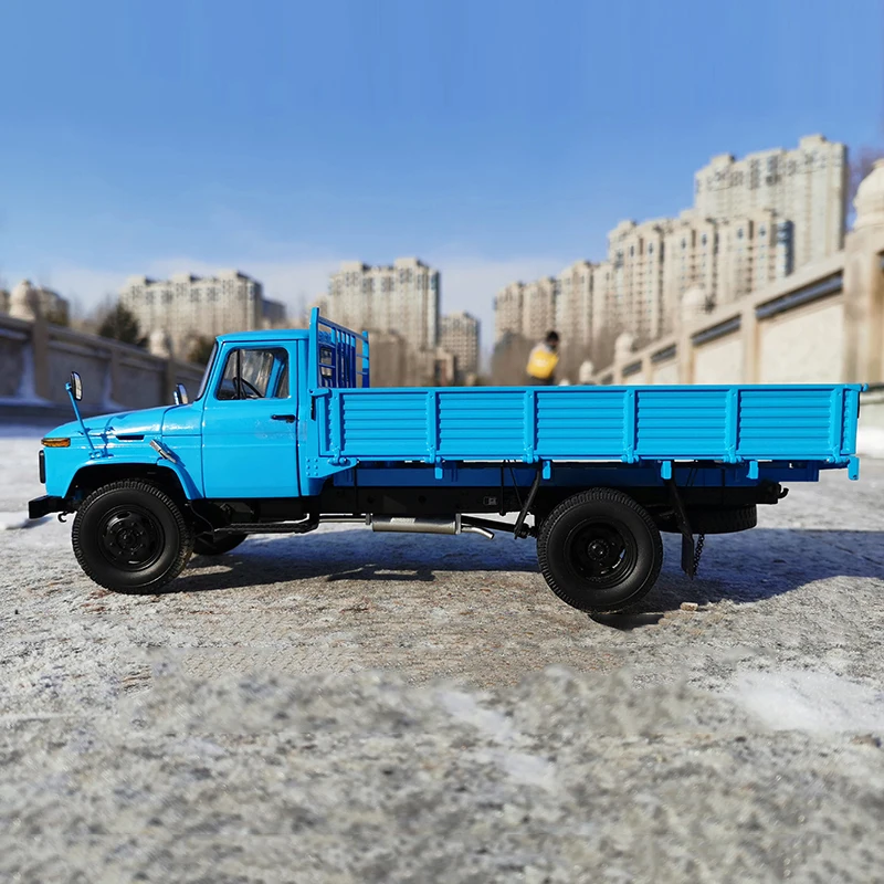 Century Dragon 1:24 Jiefang CA141 truck, old Jiefang car model, New Year gift for seniors