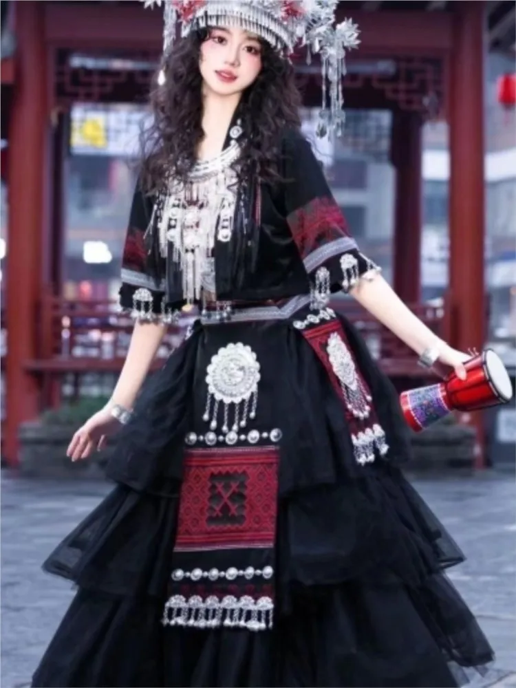 

New ethnic costumes and costume sets for travel photography in foreign lands