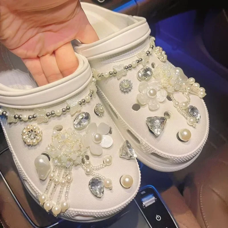 

Elegant Pearl Chian Shoe Charms for Sandals Rhinestone DIY Shoe Charms Designer Whole Set Sandals Accessories Fashion All-match