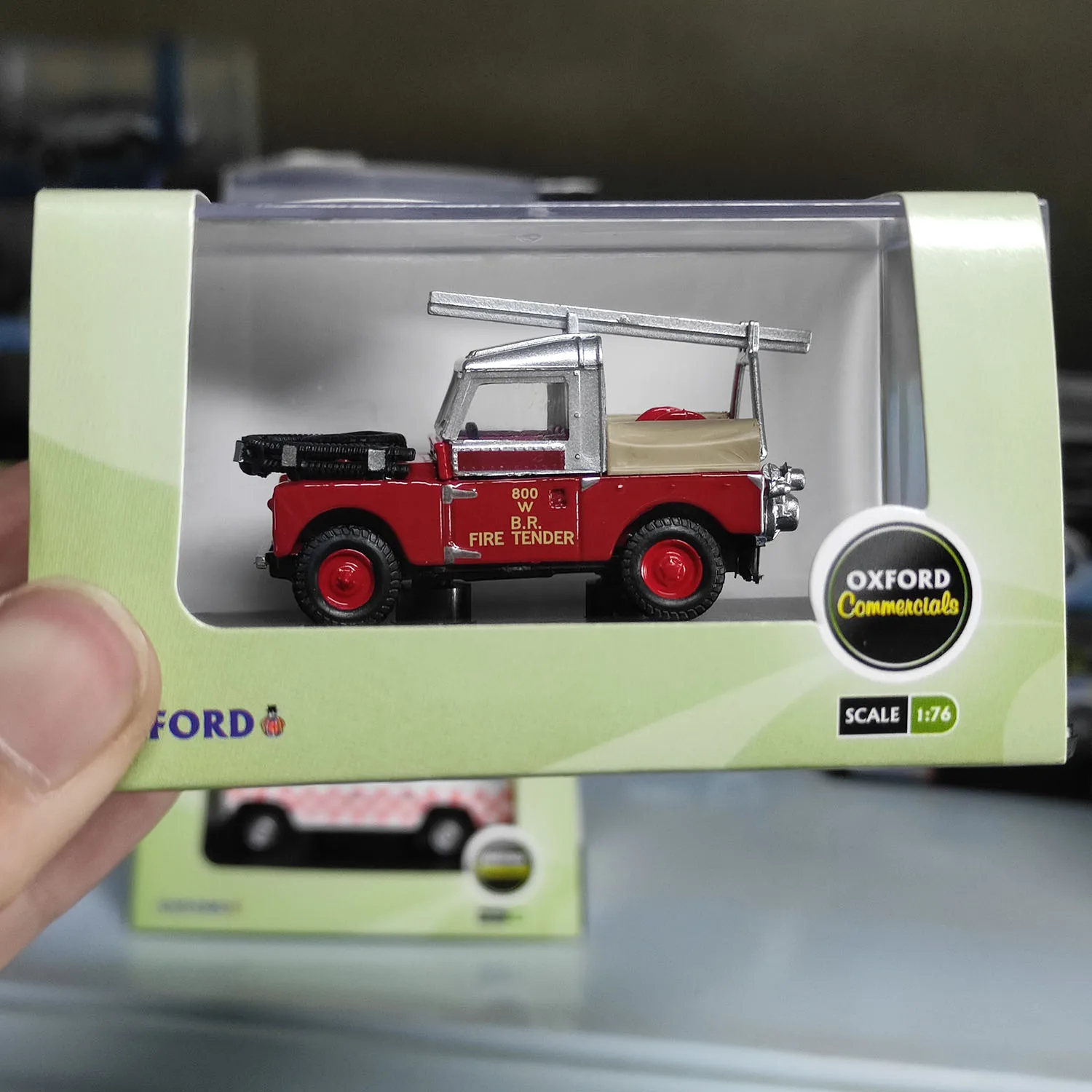 Diecast OXFORD 1:76 Scale Land Rover Fire Truck Rescue Vehicle Alloy Car Model view 2