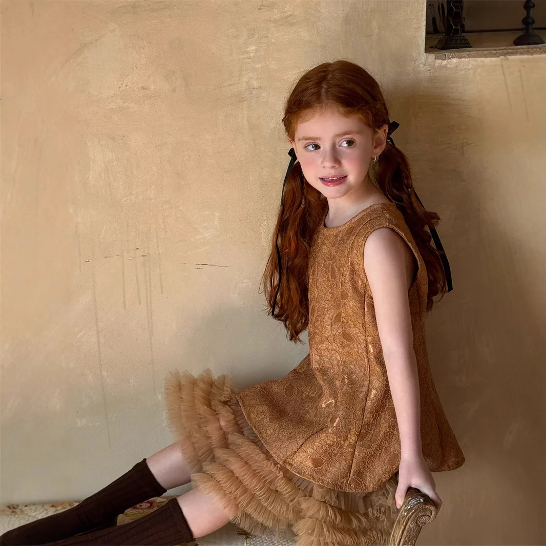 فستان سهل الارتداء لربيع وصيف 2025، فستان جديد بلون سادة بدون أكمام من الدانتيل، ملابس أطفال بنات