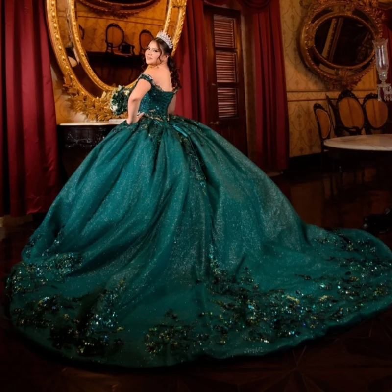 ダークグリーンの光沢のあるキンセアニェーラドレスオフショルダーアップリケレースビーズクリスタルタルパーティー誕生日スイート16ドレスvestidos
