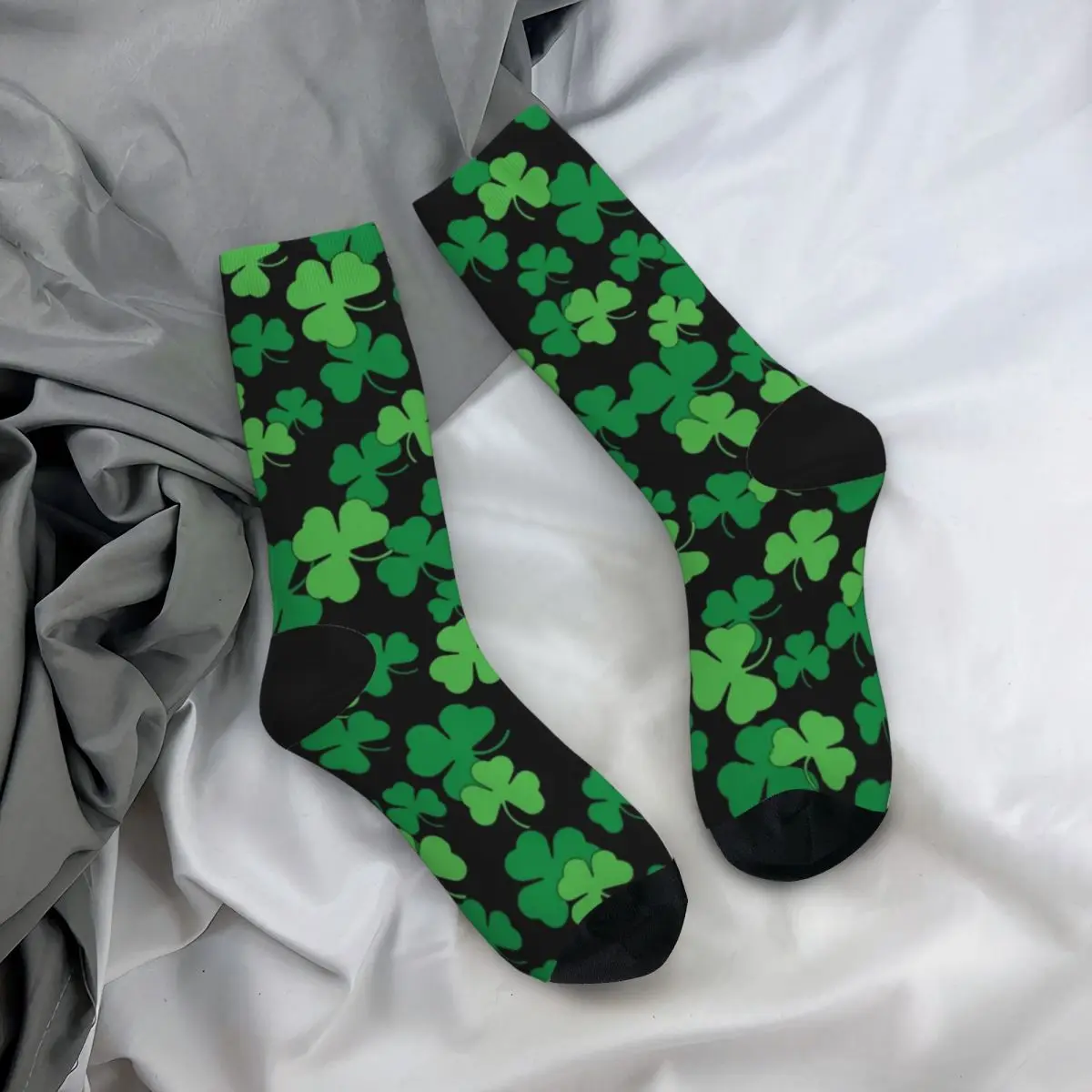 St. Patricks Day Clover Pattern Gifts for men Personality Skateboard Socks Unisex Socks High Elastic Middle Tube Stocking