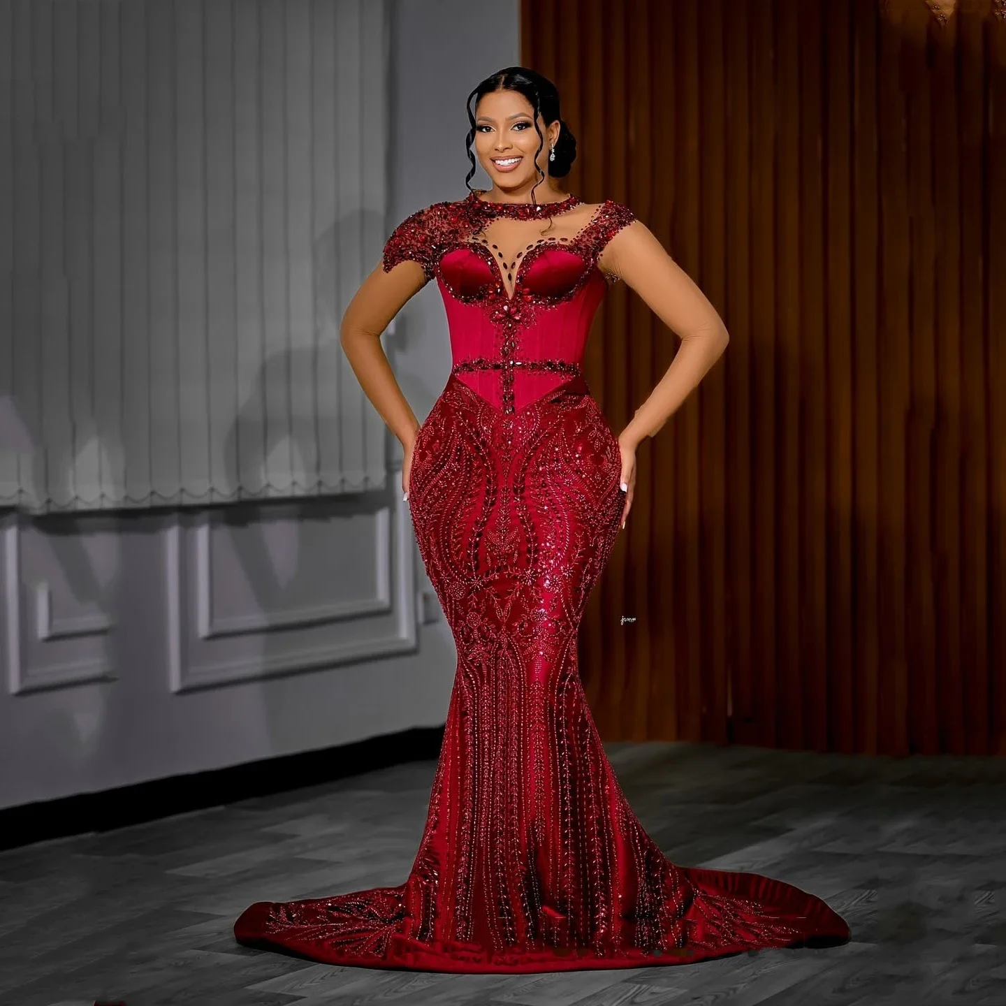 

Gorgeous Long Sleeves Mermaid Burgundy Prom Gowns Lace Applique Evening Dresses Custom Made Illusions Beading Formal Dresses