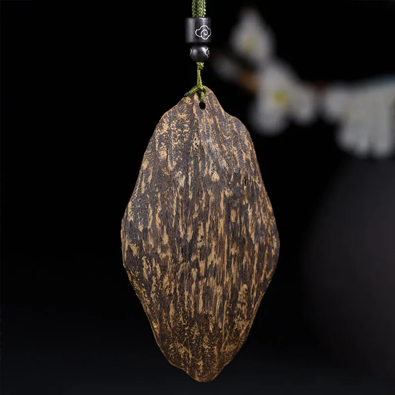 

Natural Nha Trang Agarwood Freeform Handheld Piece Wood Carving Pendant Craft with Rich Medicinal Fragrance Gifts