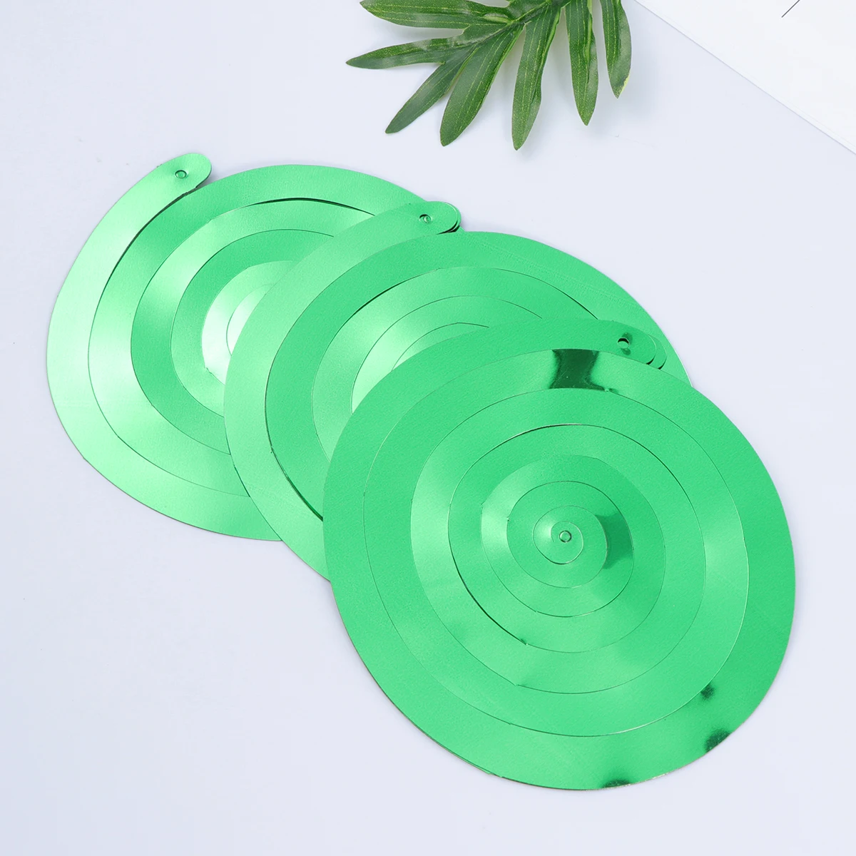

6pcs Green Foiled Pvc Shamrock Clover Dangling Swirl Decorations Reusable St Patrick'S Day Party Garland Indoor Outdoor
