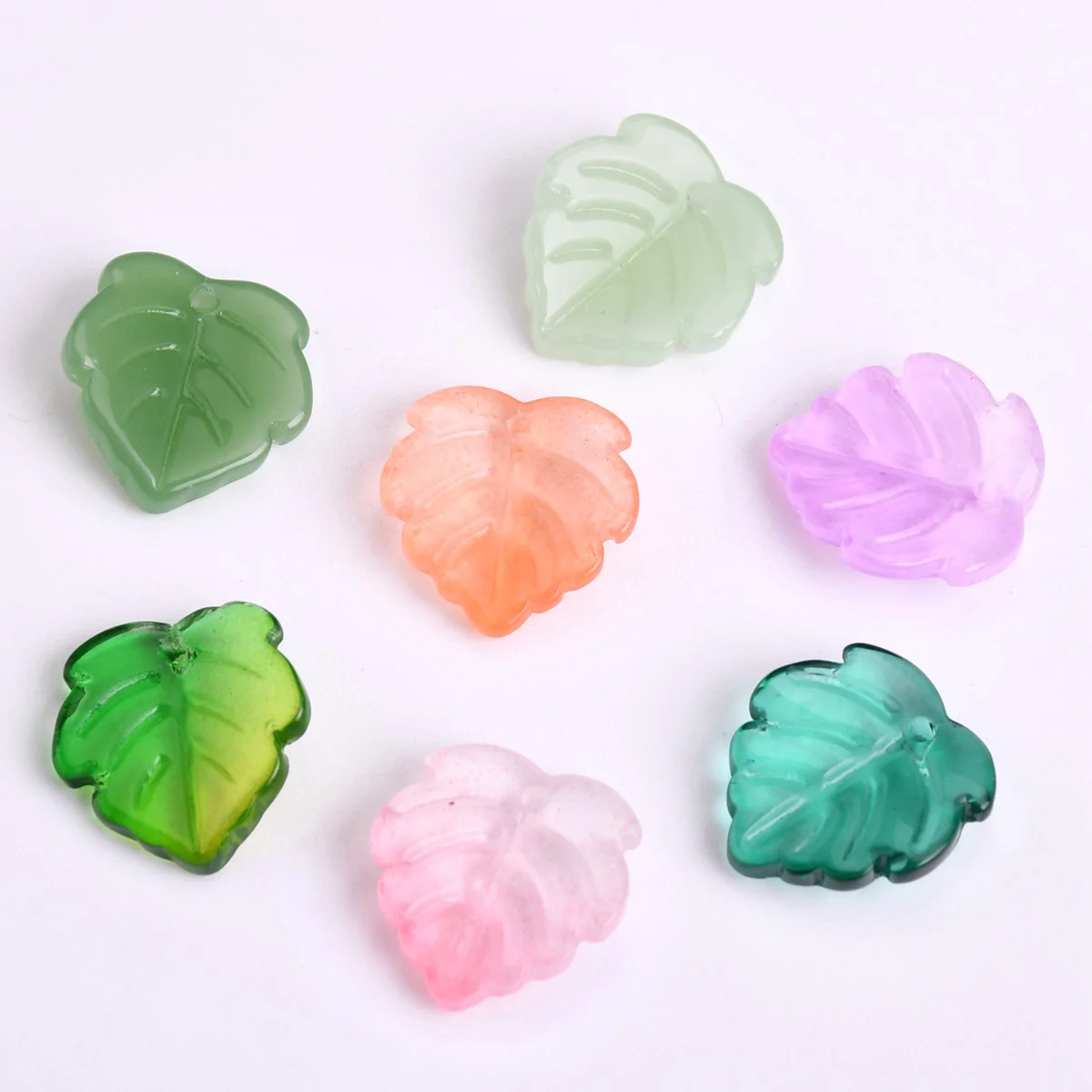 10pcs Green Grape Leaf Shape 14x15mm Handmade Lampwork Glass Petal Pendants Loose Beads for Jewelry Making DIY Crafts Findings