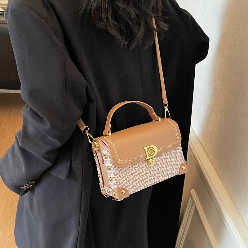 

Simple Vintage Chic Diaper Bag An Elegant Large Capacity Leather Tote Bag For Trendy And Stylish Luxury Women