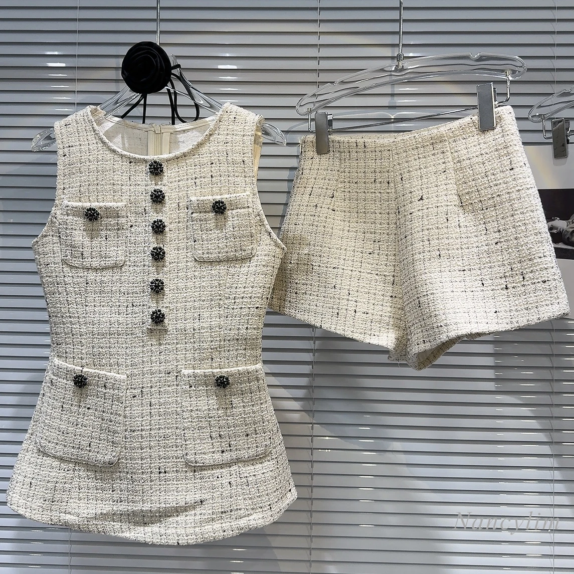 

2024 Summer New Classic Style Tweed Sets 2 Piece Suit Halter Flower Single Breasted Vest + Shorts Ladies Single Breasted Outfits