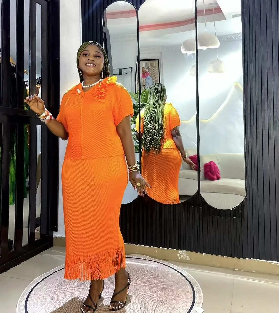 

2025 темпераментная женская одежда, высококачественный костюм в отпускном стиле Miyake, плиссированный модный комплект из двух предметов, плиссированное длинное платье