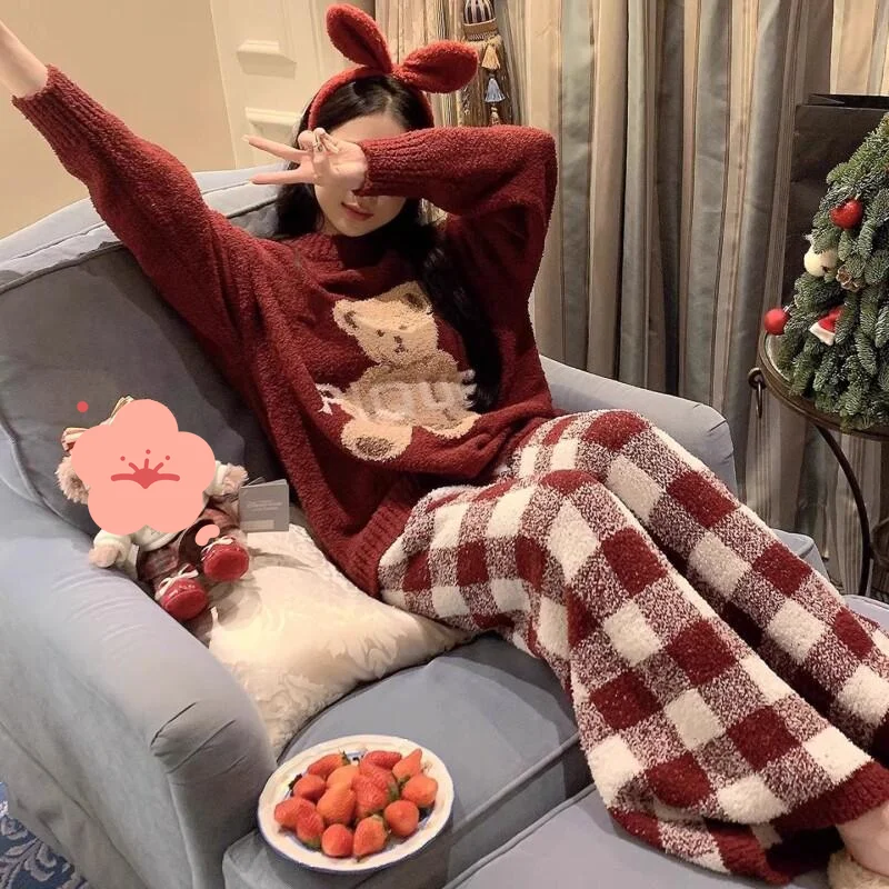 

Autumn Winter Cartoon Sweet Home Suit Set With Thickened Fleece and Half Flannel Imitation Ins Style Coral Pajamas Women Custom