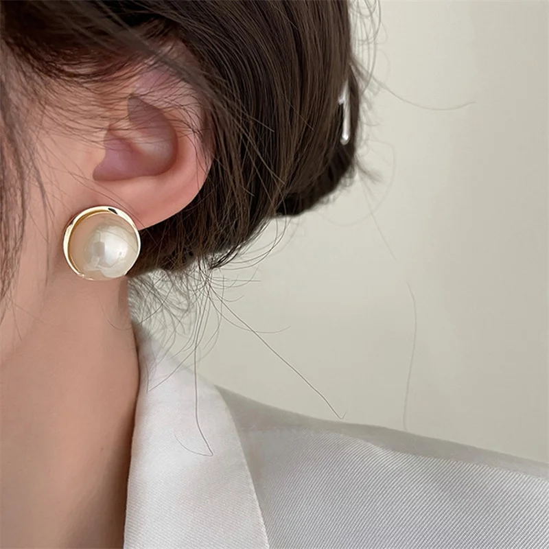 Metal Round Gold Color Pearl Earrings For Women Vintage Elegant Irregular Temperament Earrings Wedding Jewelry Brincos