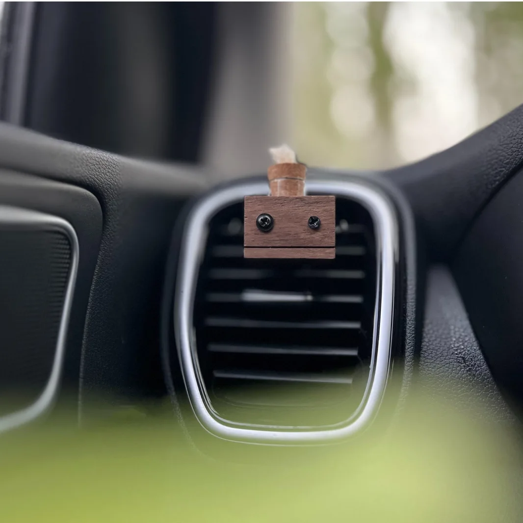 Cartoon Robot Wooden Car Air Vent Diffuser Mini Aromatherapy Ornament Diffuser Wood Essential Oil Containers