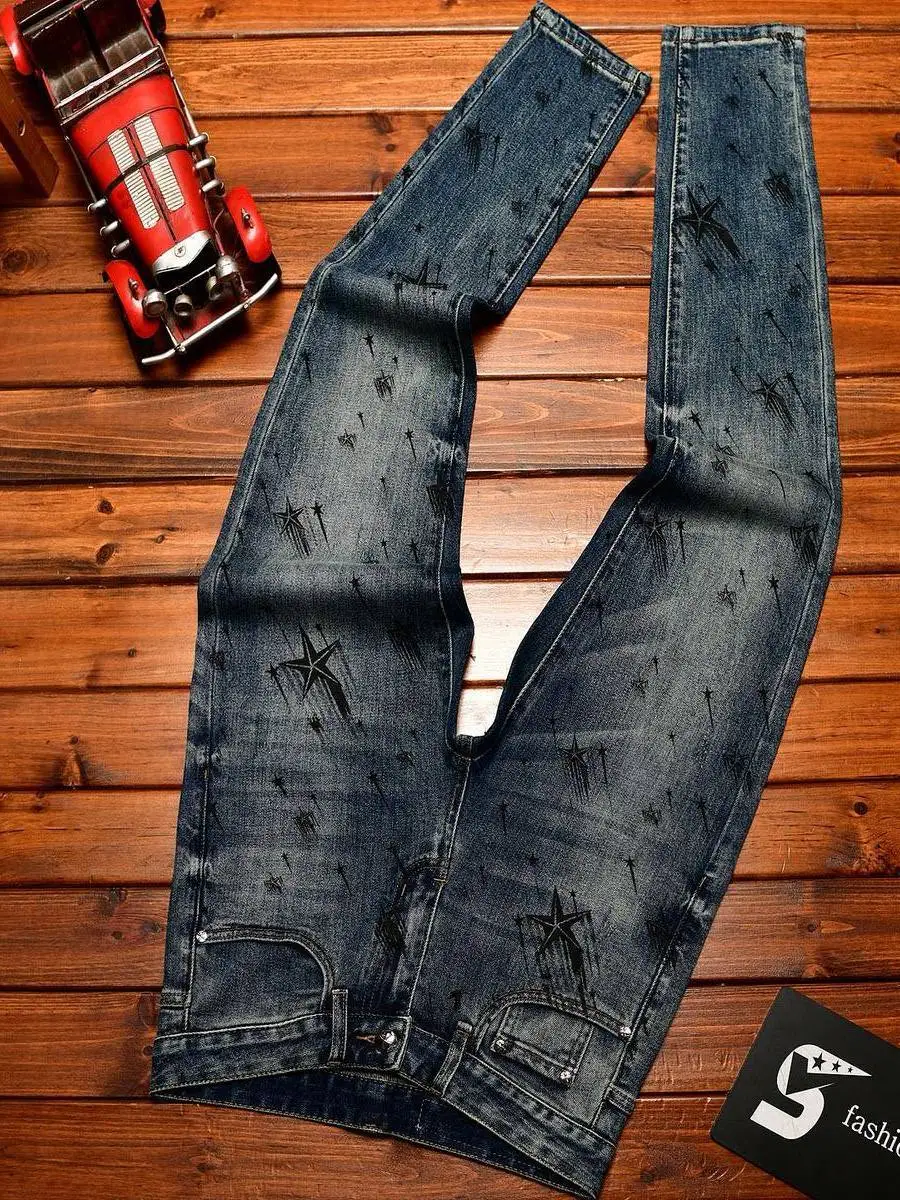 

Мужские джинсы премиум-класса, зауженные, с модным ретро-принтом, эластичные, трендовые, в корейском стиле, повседневные, дышащие, износостойкие, комфортные